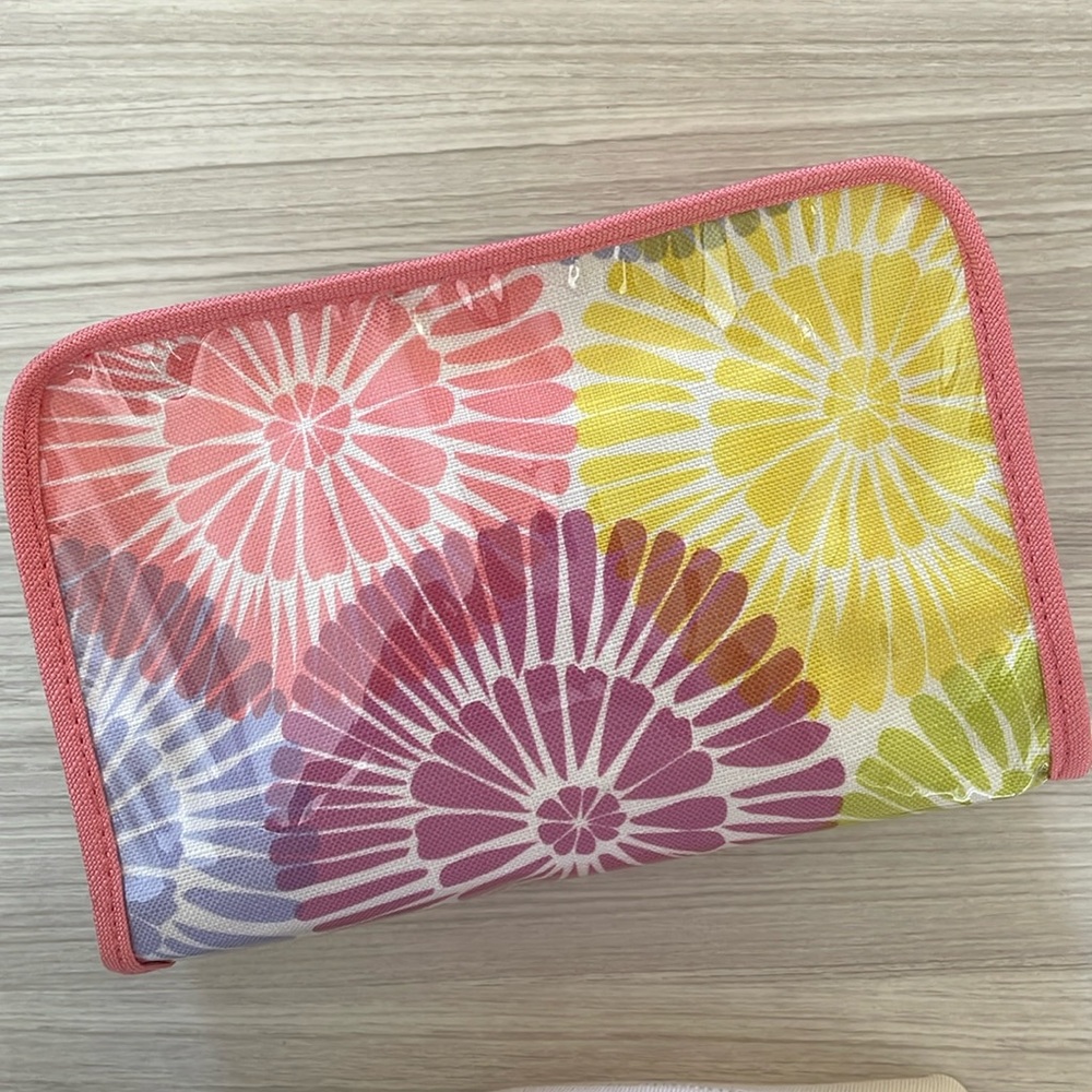 💄👛 2/$15 or 3/$20 Clinique Cosmetic Bag (NWOT)